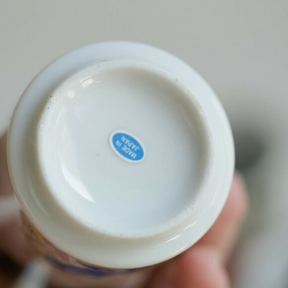 Set of Five Geisha Print Small Sake or Tea Cups - Picture 11 of 12